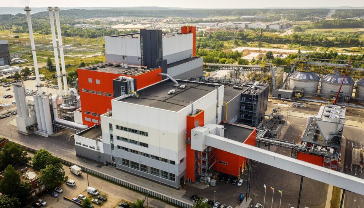 Large natural gas power plant supplying electricity to support data centers and grid reliability in the PJM region