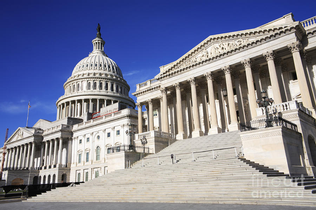 Senators Introduce Bill To Block Federal Funding For Trump Order On State AI Regulation