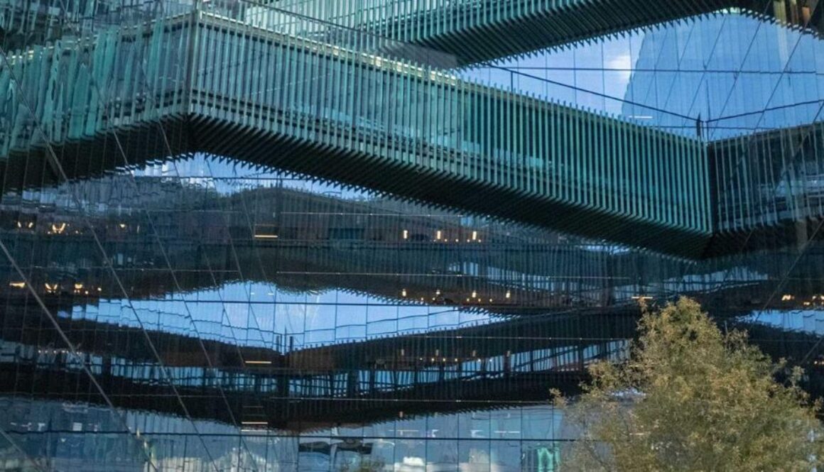 Modern office building reflecting the financial sector, as Fannie Mae introduces AI governance rules for mortgage lenders