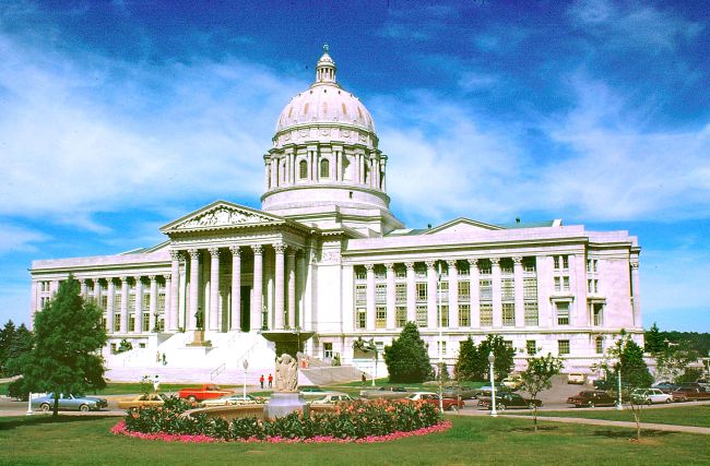 Missouri Bill Would Define AI As Non-Sentient, Set Disclosure And Liability Rules