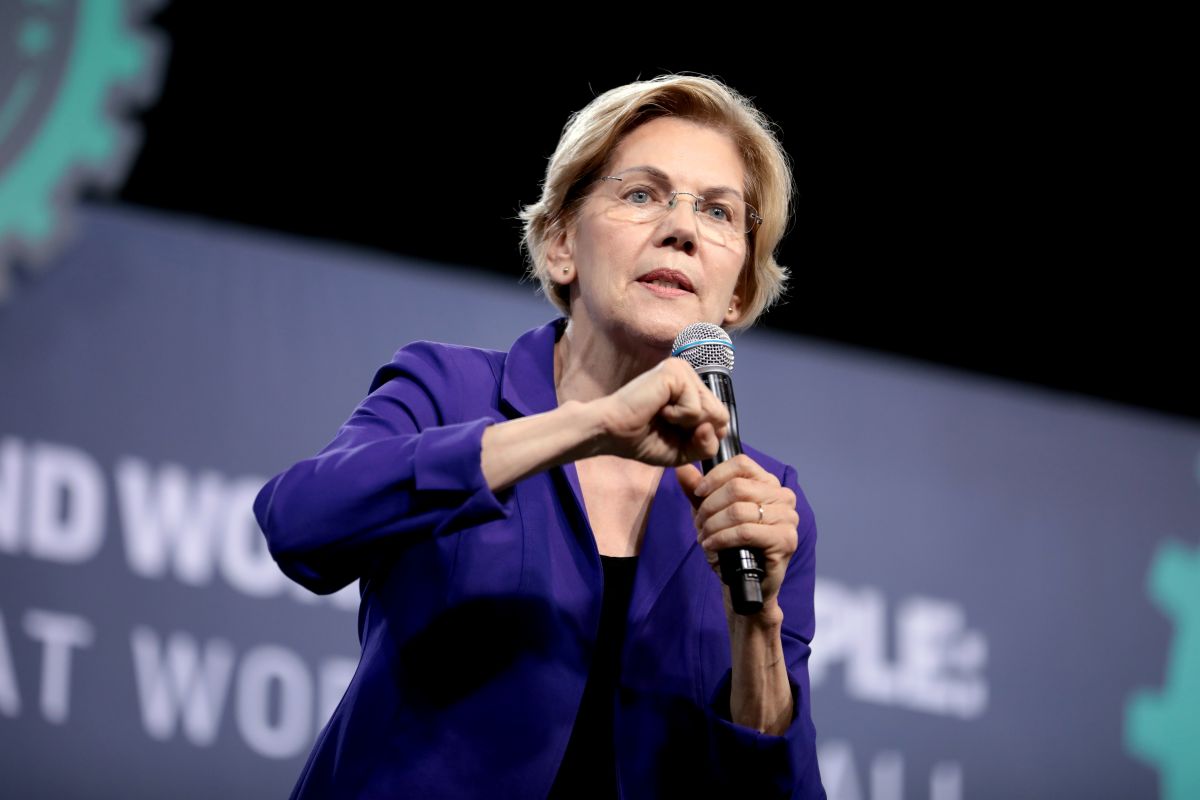 Warren Presses Pentagon To Release AI Contracts Details