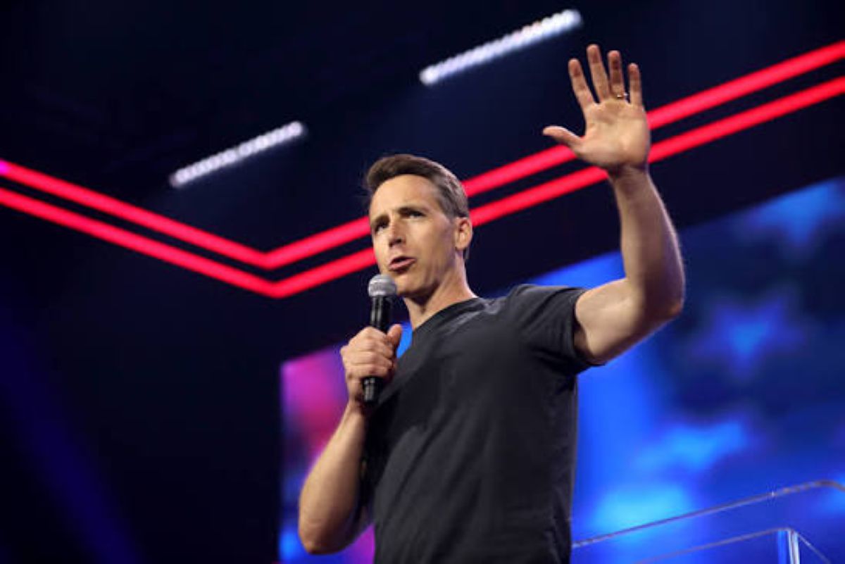 Sen. Hawley Seeks Answers About Who Can Search Flock Camera Data