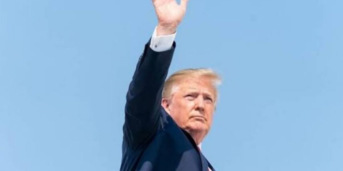 Trump Rejects AI Slowdown, Citing U.S. Race With China